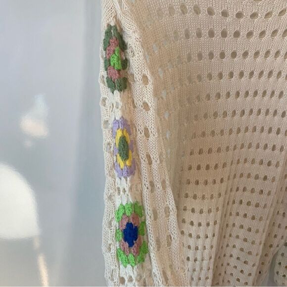 Knit cream long sleeve crotchet sweater with colorful floral sleeves large - Picture 3 of 5